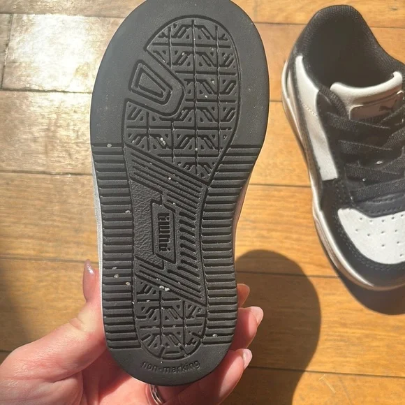 Toddlers Puma Black and White Sneakers with Cushioned Sole and Mesh Design - Picture 9 of 11